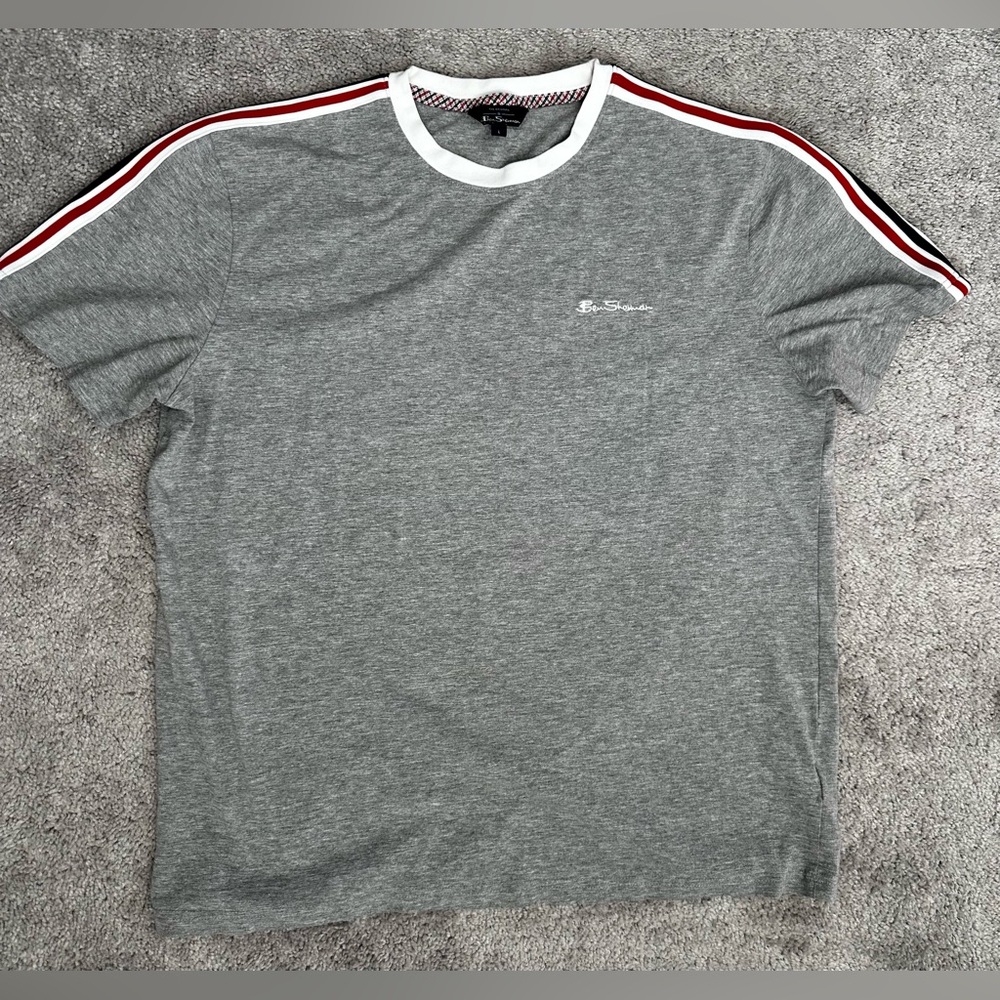 Ben Sherman Men’s Gray T-Shirt with Red and White Stripes Size Large